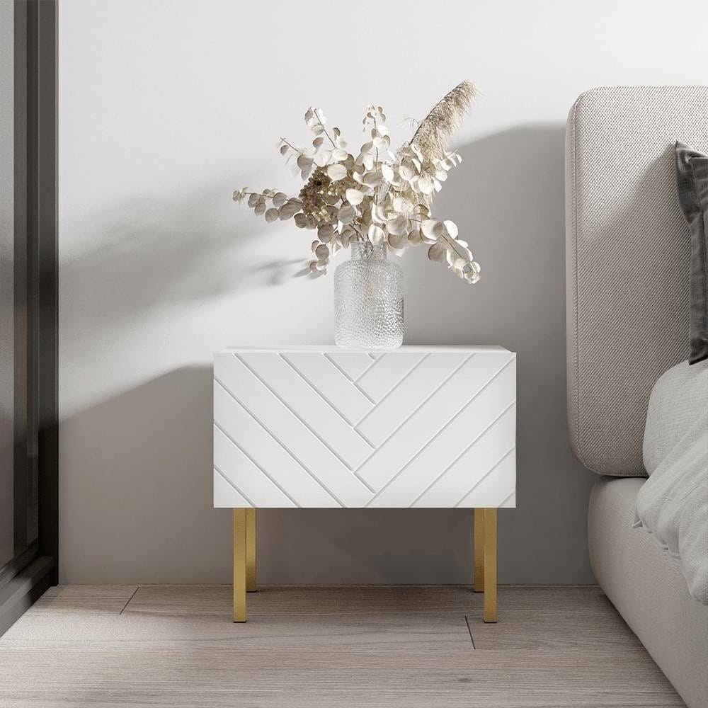 Classic Bedside Table - Modern Nightstand with Storage, Ideal for Bedside Organization