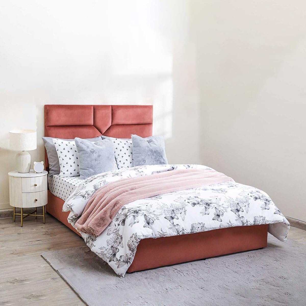 Karnak Estella Premium Upholstered Velvet Bed Frame Bedroom Furniture Strong And Sturdy Modern Design Wooden Bed | Quiet & Comfortable Bed (USA - Queen 150x200cm, Pink)